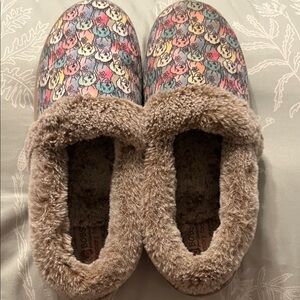 Gently Used Bobs Slippers
